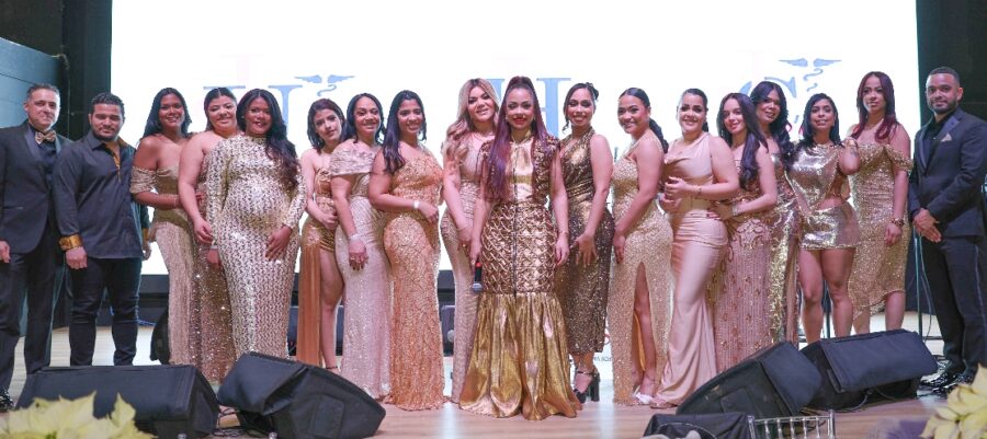 Elida Hernández y su equipo durante la celebración.