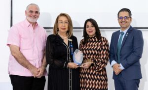 Osvaldo Holguín, Olga V. Acosta Sena, Jenny González Báez y  Melvion Brioso.