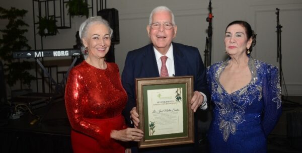 Myra Hazim, José Mallén  y Ocha Caminero.