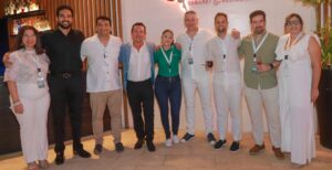 El economista y youtuber Xavier Cardenas, junto a invitados especiales.