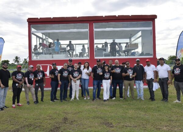 Maribel Bellapart, en el centro, junto al equipo de Agencia Bella.