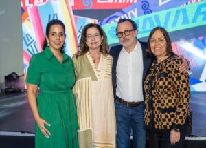 Claudia Montás, Nonora Elmúdesi, Mario de Ferrari y Thelma Castán.