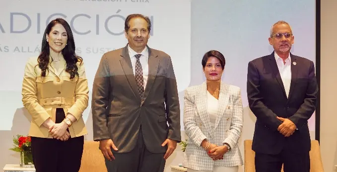 Dianne Bisonó, Víctor Atallah,  Rubelina Santos y  Alejandro Abreu.
