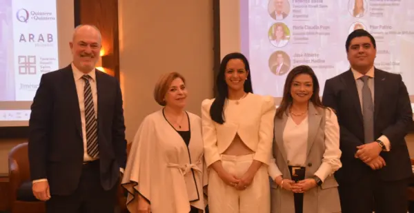 Ejecutivos de la firma de abogados junto a directivos de Global Labour Alliance.