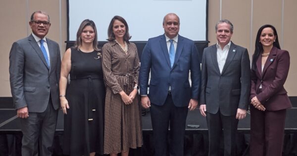 Marcos Peña R., Jennifer Beauchamps, Laura Medina, Miguel Valerio, Luis Julio Jiménez y  Lisa Díaz.