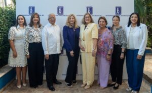 Lucía Luzón, Altagracia Martínez, José Ramírez, Leonor Gautier, Mirka Morales, Mayra Corominas, María A. Rayó y Alexandra Ventura.