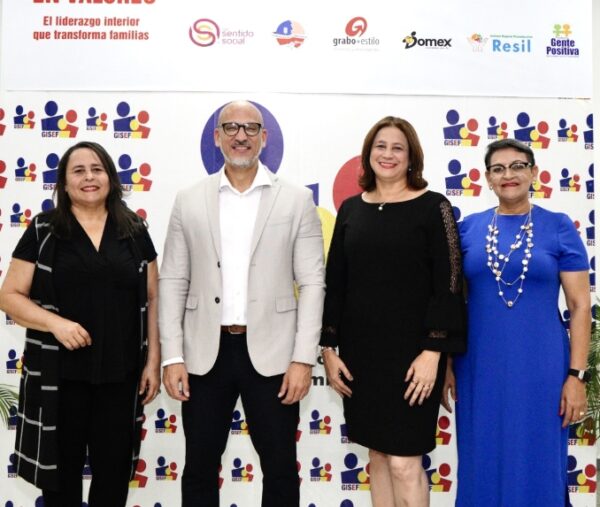 Yosarah Fernández, Franklin Limardo, María Esther Fernández y Sandra Fernández.