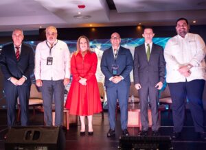 El evento contó con la presencia de  empresarios.