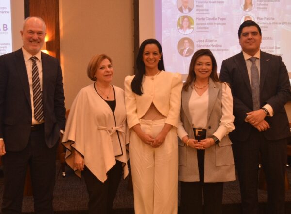 Represenntantes de la firma de abogados.