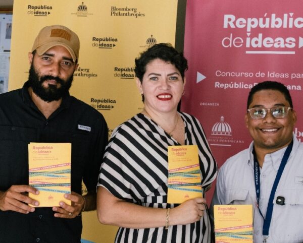 Ciudadanos dominicanos participaron en la presentación de los equipos finalistas.