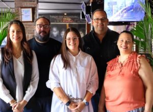 Ejecutivos de La Esquina y Farah Tactuck.