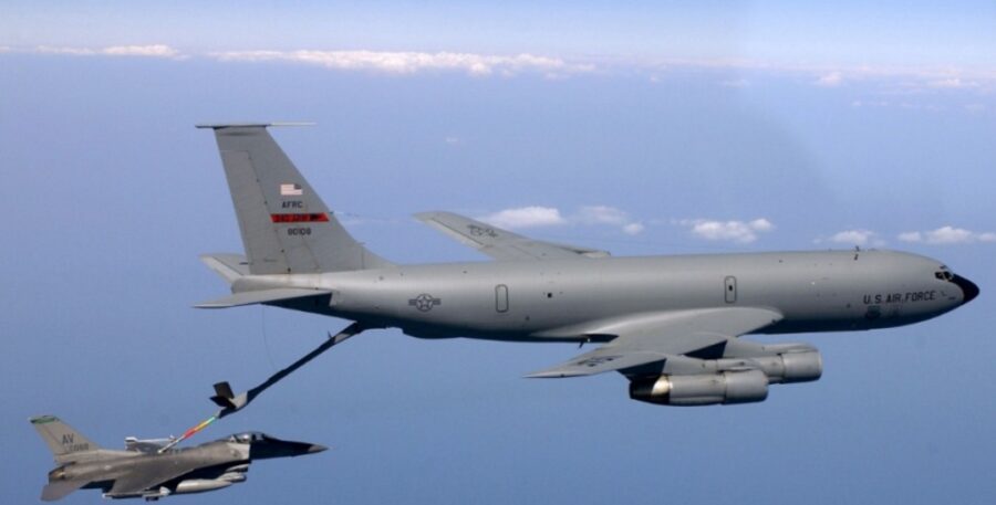 El uso de aeropuertos del país fue acordado tras una visita del secretario de Guerra de Estados Unidos, Pete Hegseth.