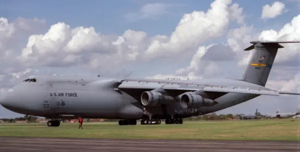 El movimiento de aeronaves militares y equipos especializados marca una nueva fase de la cooperación bilateral.
