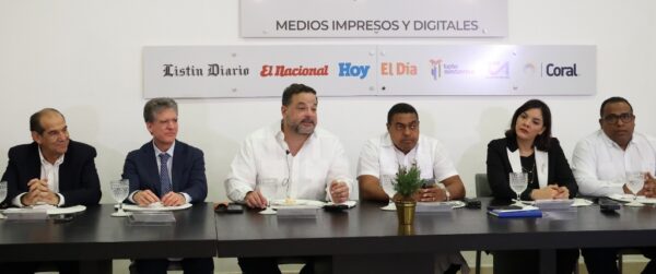 José Ramón Reyes, José Alfredo Corripio, Paíno Henríquez, José P. Monegro, Ana Pimentel y Lenin Bueno.   José de león