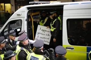 Intervención policial durante una manifestación en apoyo al grupo Acción Palestina, el pasado noviembre en Londres.