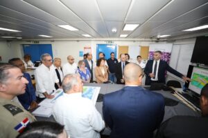 Abinader visita buque