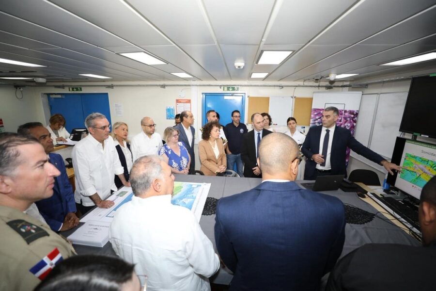 Abinader visita buque