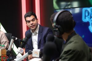 Arnaud entrevista radial