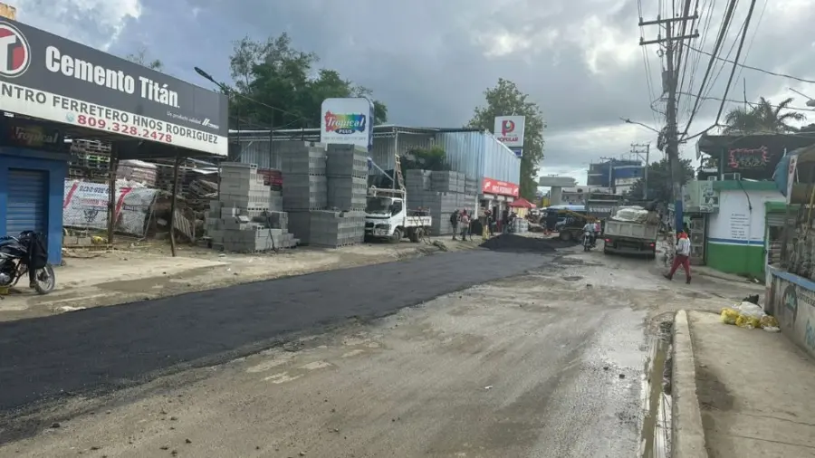Calles en acondicionamiento en Villa Mella.