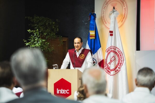 Arturo del Villar, rector Intec