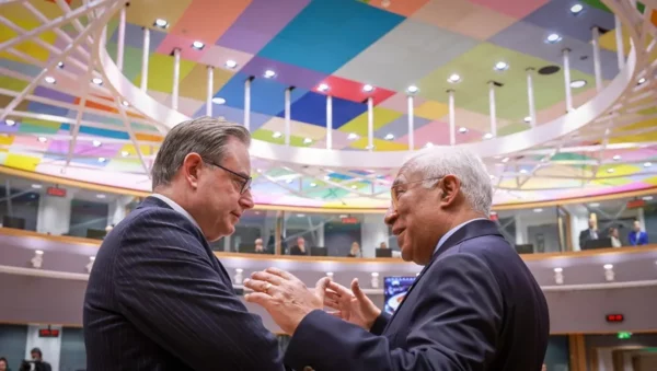 El primer ministro belga, Bart de Wever (i), y el presidente del Consejo de la UE, Antonio Costa.