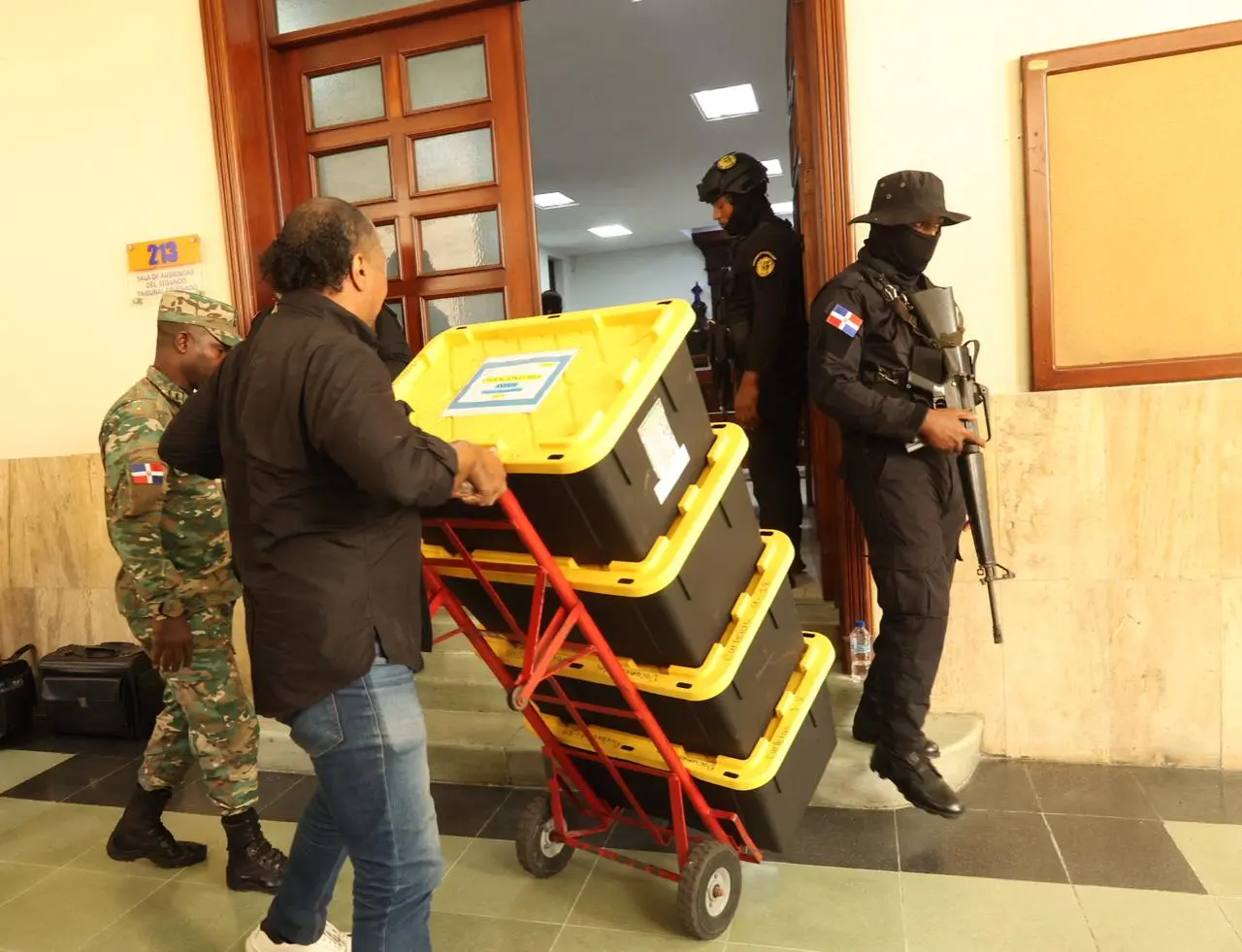 Tribunal da cuatro meses al Ministerio Público para concluir investigación Caso Senasa y mantiene preso a Santiago Hazim
