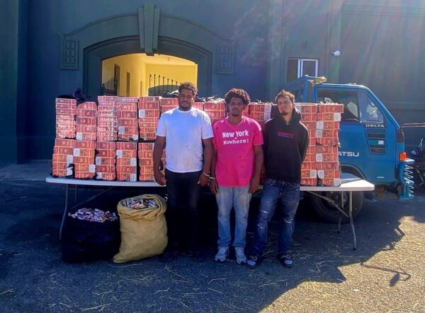 Cigarrillos ocultos en camión