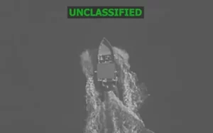 Imagen tomada de la cuenta de X de Comando sur de Estados Unidos tras abatir a ocho tripulantes de una embarcación supuestamente operada por narcotraficantes en el Pacífico Oriental, cerca de Colombia