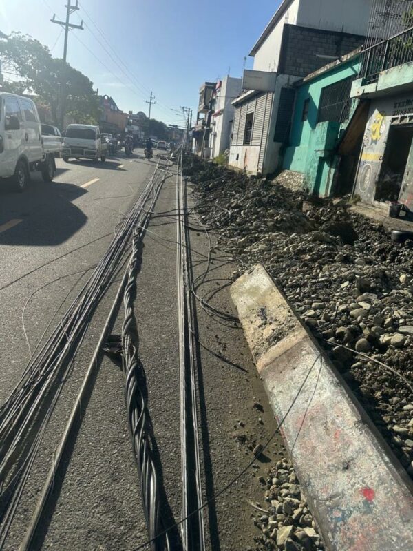 Edesur-apagon-poste tendido eletrico