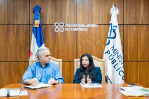 El ministro de Educación, Luis Miguel De Camps, y la procuradora Yeni Berenice