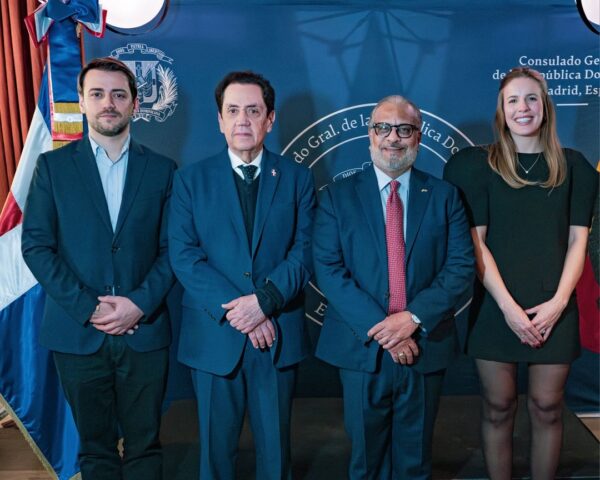 Encuentro con empresarios en consulado dominicano en Madrid