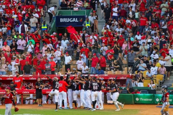 Fanaticos-Leones-del-Escogido-1-900×600