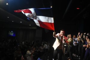 Frank Ceara en el cierre de Navidad entre Amigos 2025