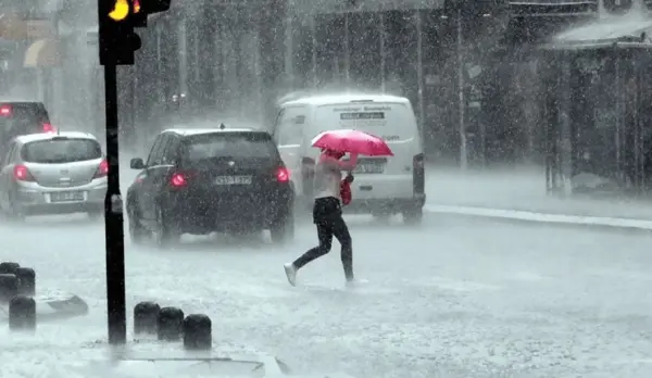 ¡No dejes tu paraguas! Vaguada provocará lluvias y tormentas en varias provincias