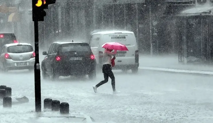Vaguada provocará lluvias y tormentas eléctricas este lunes