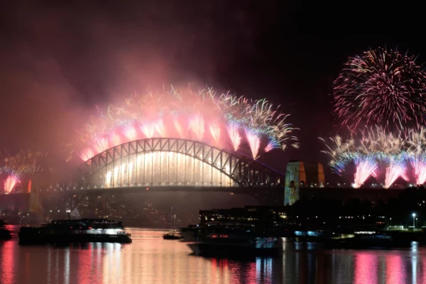 Fuegos artificiales sobre el puerto de Sidney para recibir el año 2026