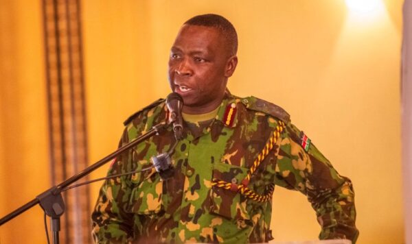 Godfrey Otunge, comandante en jefe de la Fuerza.