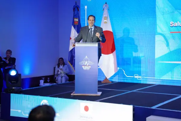 Víctor Atallah explica que el "Summit 2025: Salud Digital" es un evento técnico donde se analizan las brechas, oportunidades y avances en esa materia.