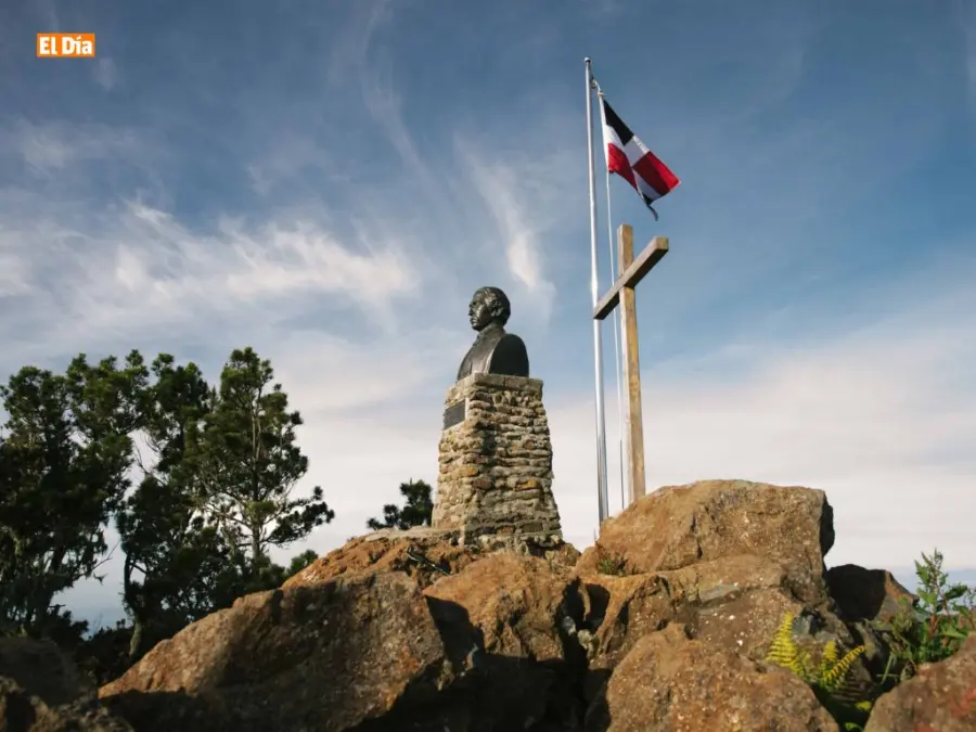 El Pico Duarte es la montaña más alta del Caribe, ubicada en la Cordillera Central de la República Dominicana.