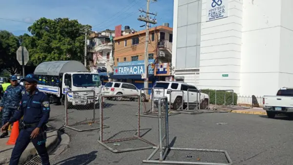 Policías en Palacio de Justicia.