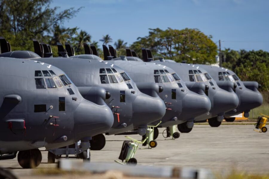 Los Hercules de la Fuerza Aérea de EEUU permanecen estacionados en Aguadilla, Puerto Rico