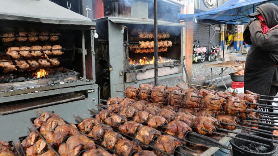 Venta de pollo asado ha disminuido en Año Nuevo./Foto: Eliezer Tapia.