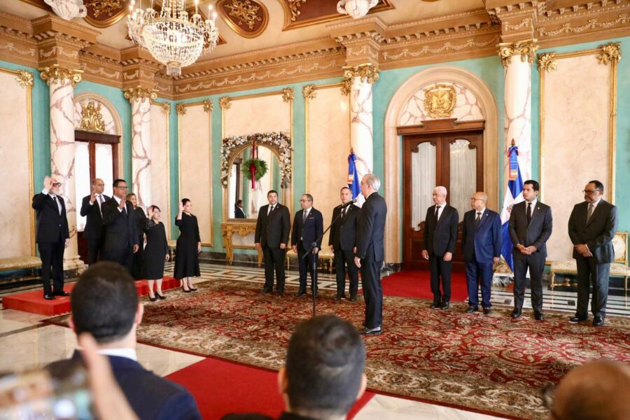Abinader tomó juramento a jueces en ceremonia en el Palacio Nacional.