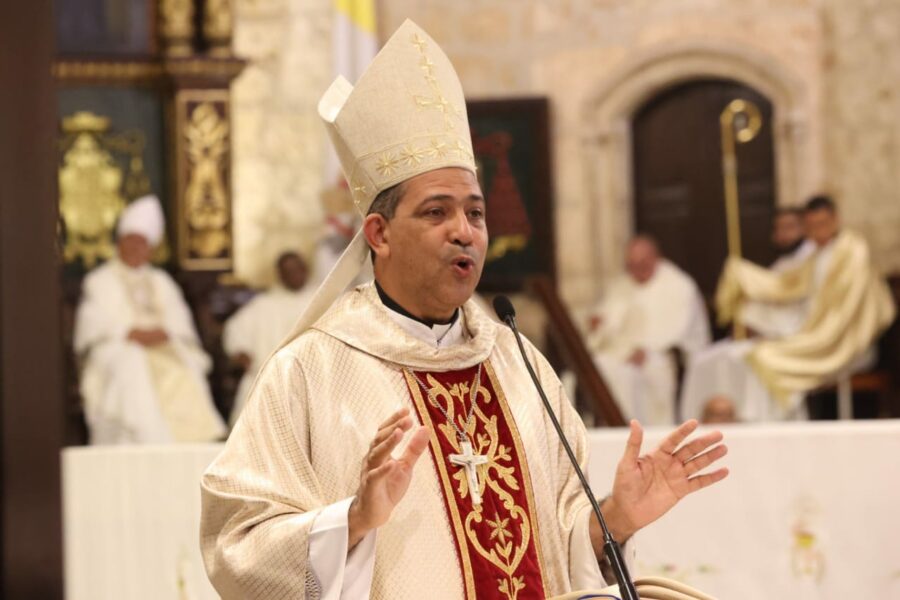 Arzobispo coadjutor de la Arquidiócesis de Santo Domingo, Carlos Morel Diplán