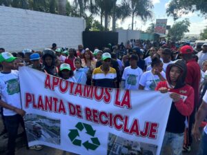 comunitarios de La Cuaba realizaron marcha en apoyo a la instalación de la planta de valorización y reciclaje OAKHOUSE.