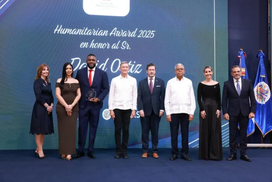 dAVID oRTIZ-premio humanitario oea