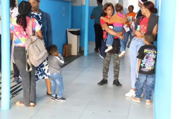 La digitalización del sistema de salud incluye múltiples componentes clave como el récord único médico, telemedicina, acceso remoto a servicios y la receta médica electrónica.