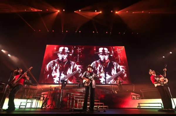 Integrantes de la banda colombiana Morat se presentan como parte de su gira 'Asuntos Pendientes', en San Juan (Puerto Rico).