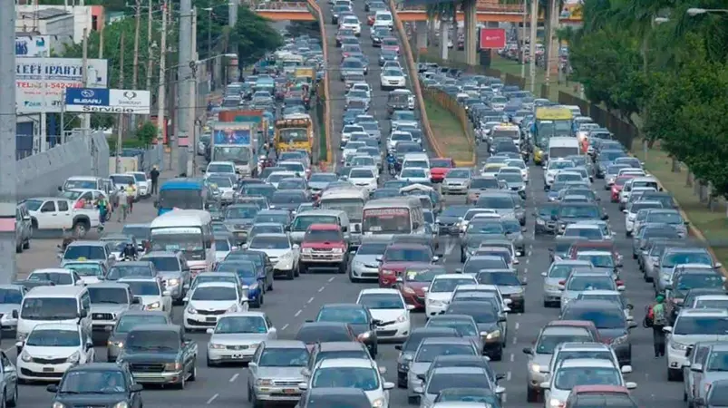 RD agrega casi medio millón de vehículos en 2025: ¿cómo lograr un tránsito más ordenado?