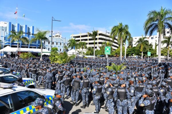 policias en la esplanada